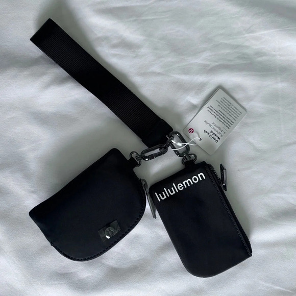79🆕🖤 Lululemon Dual Pouch Wristlet - Black - Picture 1 of 10